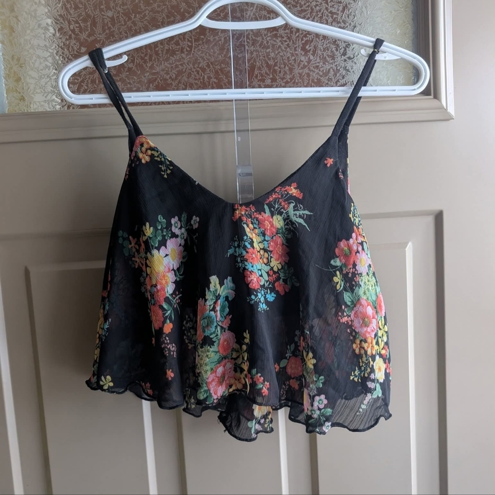💜3/$15 5/$20 7/$25💜Womens Sz Sm Crop Top